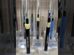 Cable ADSS (auto-supportant entièrement diélectrique)